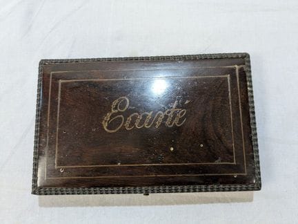 Kartenspielbox aus Furnierholz, „Ecarté“. Mit 2 Ka