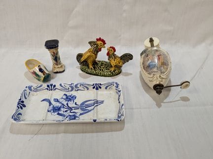 Set di 5 pezzi in ceramica, tra cui una saliera, u