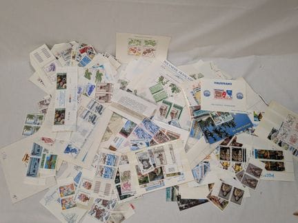 MONDO. Splendida collezione di francobolli nuovi e