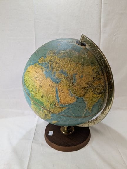 SCAN-GLOBE A/S. Globus aus Pappe, Metall und Holz.