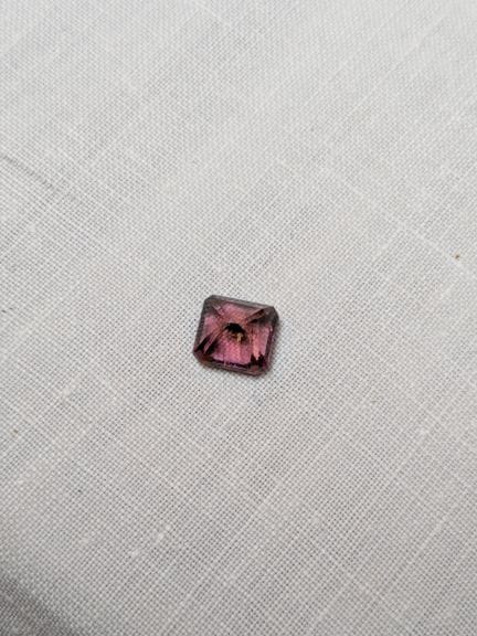 Turmalina rosa, 1,47 quilates. Procedencia: Afgani