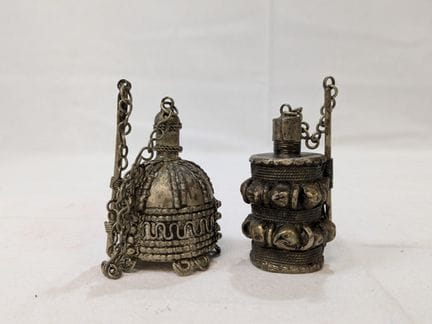 MAGHREB. Set aus zwei Henna-Dosen aus Metall. 5,5 