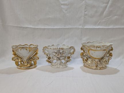 Set di tre vasi da sposa in porcellana bianca e do