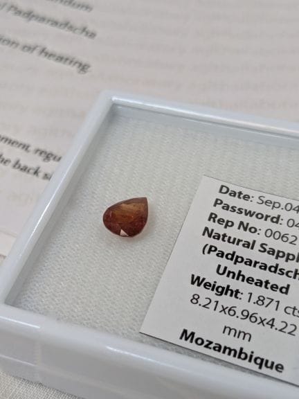 Saphir padparascha, naturel, 1,871 carat. Provenan