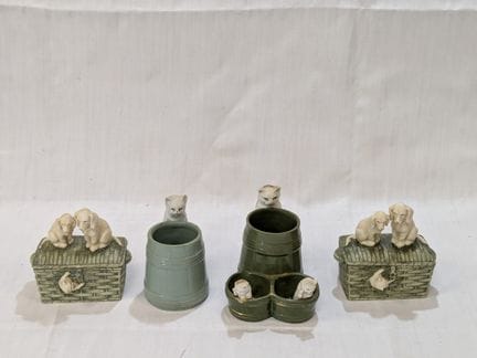 Set di 4 pezzi in porcellana e biscuit, composto d