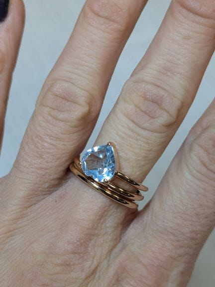 Bague en vermeil, sertie d'une topaze (2,75 carats