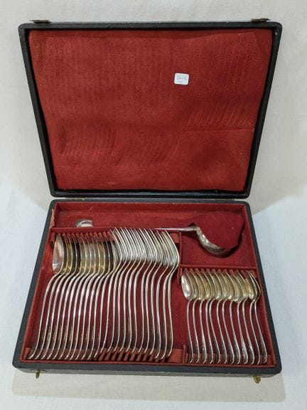 Besteckset aus versilbertem Metall mit Medaillonve