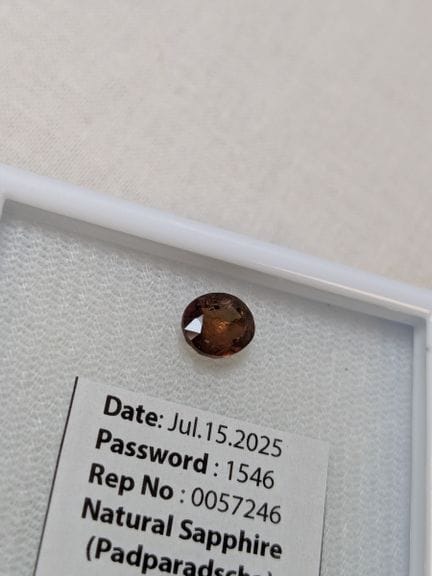 Saphir Padparadscha, 1,536 carat. Provenance : Moz