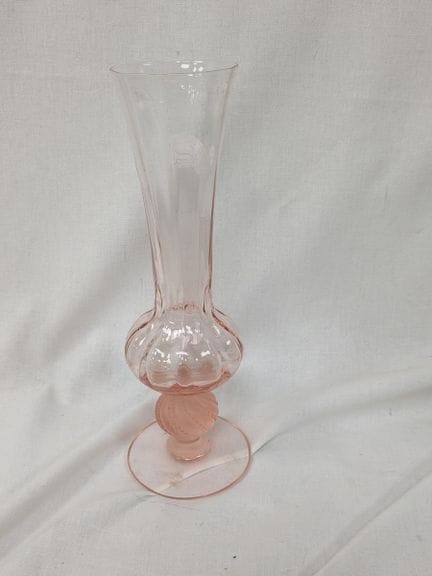 Vaso monofiore in vetro colorato di rosa. Altezza: