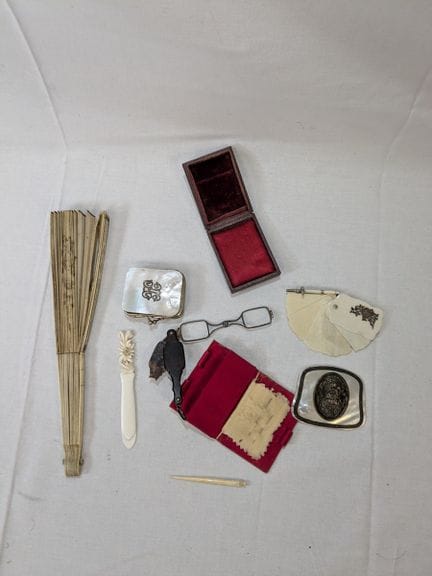 Assortment of items made of bone, mother-of-pearl,