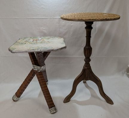 Set aus zwei Hockern aus Holz, Metall und Kunsthar