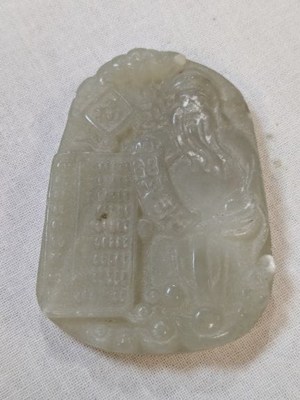 CINA - Ciondolo in nefrito raffigurante un saggio,