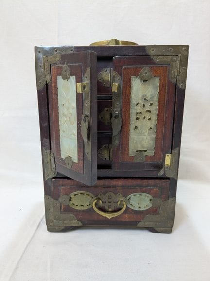 CINA. Portagioie in legno e metallo con elementi i