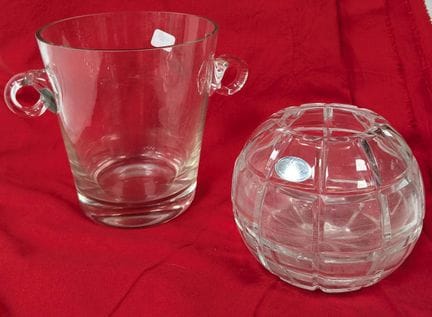 Crystal set consisting of an ice bucket and a sphe