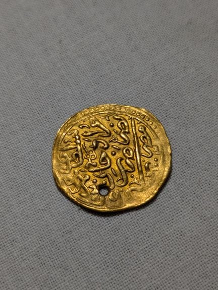 ORIENTE Moneta d'oro. Peso: 3,35 g (usura, forata 
