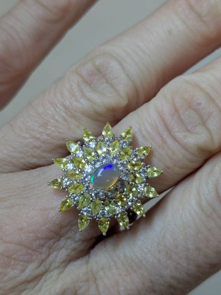 Bague en argent, sertie d'une opale (0,8 carat) da