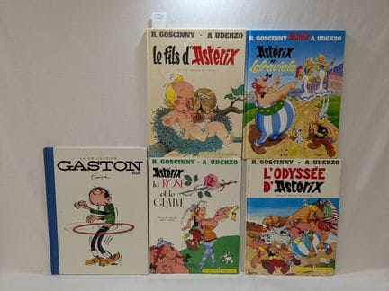 Lote de 5 cómics que incluye 4 álbumes de Astérix 