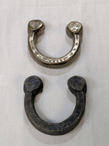 AFRICA. Set di due braccialetti / monete di scambi