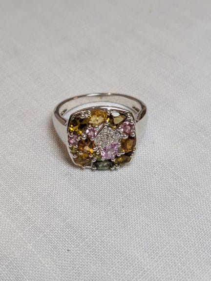 Bague en argent, sertie de saphirs multicolores et
