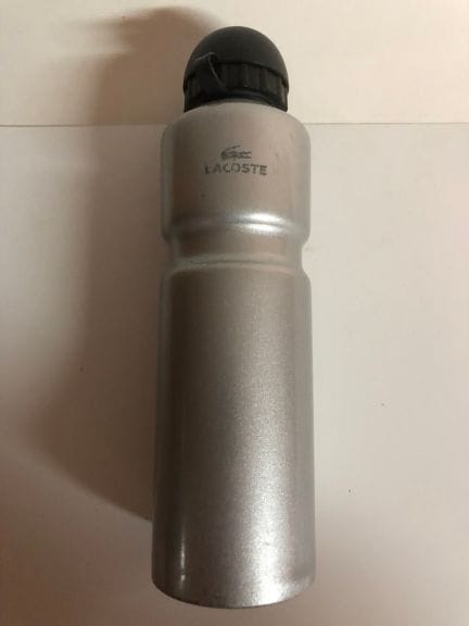 Borraccia LACOSTE in metallo laccato grigio, H 25,