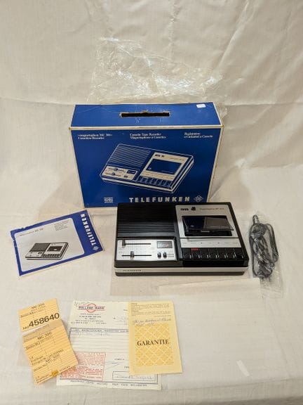 TELEFUNKEN. Kassettenrekorder MC300 (20 × 31 × 7 c