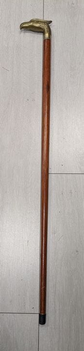 Bastón de madera y latón, con pomo con forma de ca