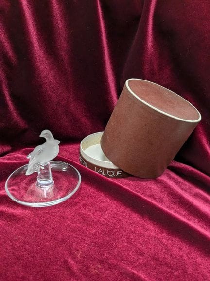 LALIQUE Ringhalter aus Kristall, mit einer Taube v