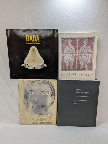 Lote compuesto por tres catálogos de exposiciones 