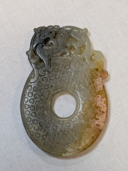 CHINA Scheibenförmiges BI-Amulett mit eingravierte
