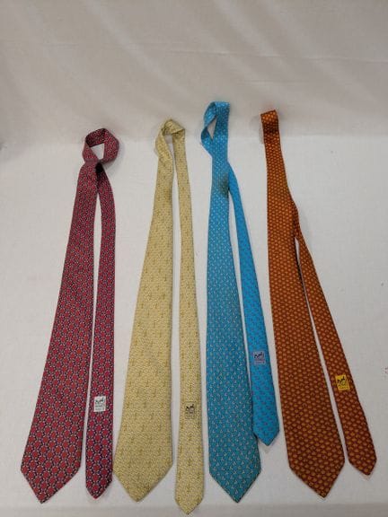 HERMES. Set of 4 silk ties (stained)