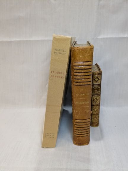 Lot de 3 ouvrages comprenant La Fontaine, "Fables"