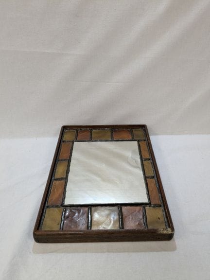 Piccolo specchio in legno e resina 
26 x 19 cm
(se
