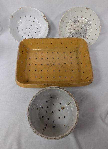 Set di 4 scolapiatti in ceramica. Da 17 a 32 cm. (