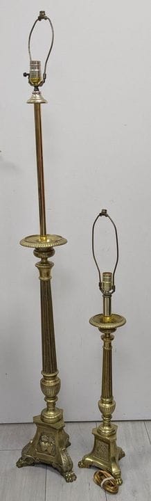 Set aus zwei Kerzenhaltern aus Messing, zu Lampen 