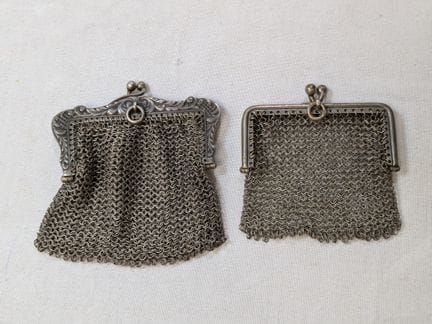 Set di 2 borse in argento (800). Peso: 87 g. Largh