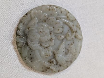 CINA - Ciondolo in nefrita raffigurante un fiore e