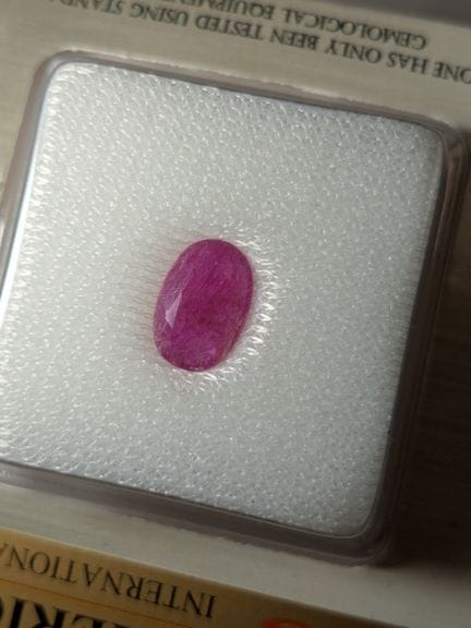 Rubis, 3,15 carats. Non chauffé. Provenance : Birm