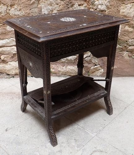 Tavolino da salotto o tavolino da tè in legno natu