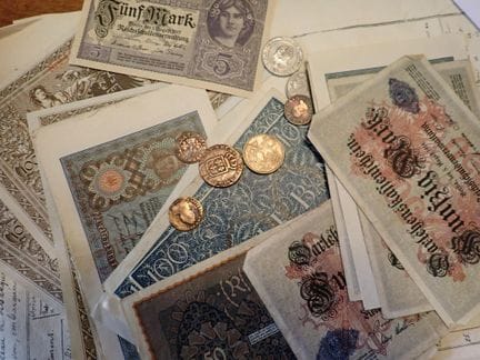 Lotto di vecchie banconote straniere e monete vari