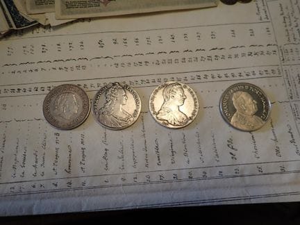 Set di quattro monete d'argento.