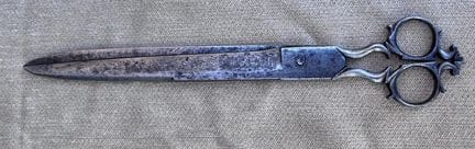 Paire de ciseaux à papier en fer forgé et gravé de