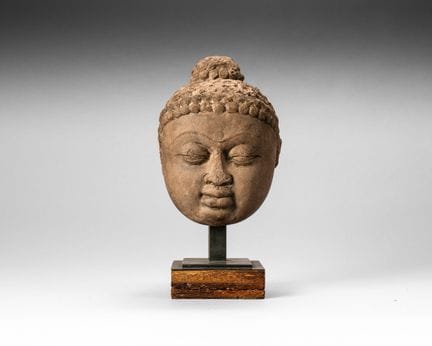 Head of Jina in beige sandstone, with arched eyebr