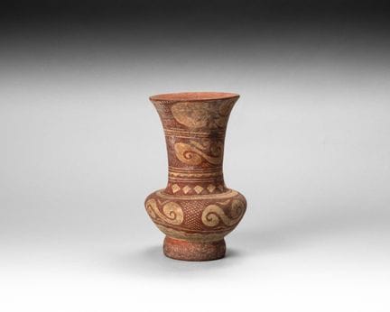 Jarrón de terracota beige con cuerpo globular que 