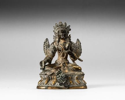 Statuette der Tara aus vergoldeter Bronze, sitzend
