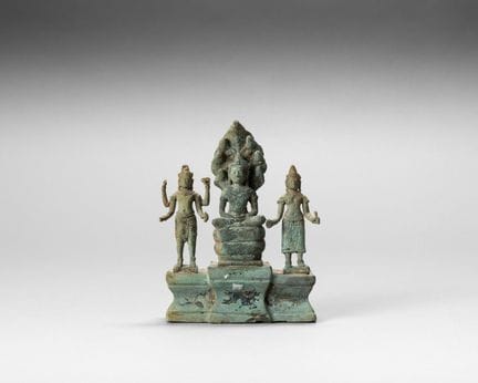 Bronzegruppe mit azurblauer Patina, buddhistische 