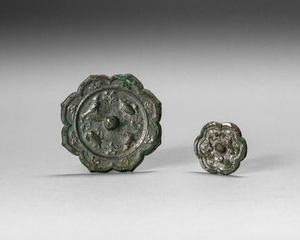 Set of two polylobed mirrors, one of the Linghua t