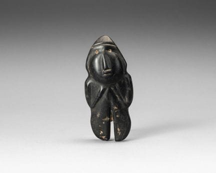 Anthropomorphes Idol, das eine Figur mit geometris
