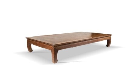 Lit de repos (kang) quadripode en bois, les pieds 