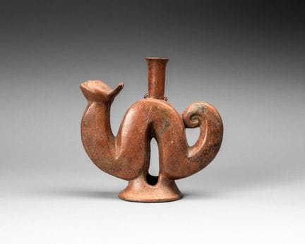 Vase représentant un animal mythologique à tête de