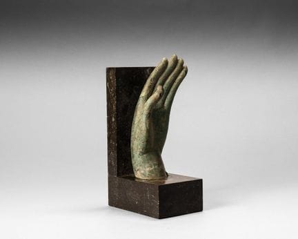 Große linke Buddha-Hand aus Bronze mit grüner Pati